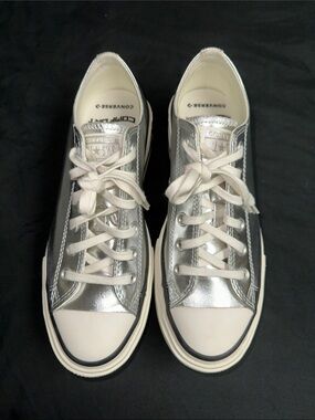Converse Metallic Platform Sneaker Brand New Never Worn w/out tags